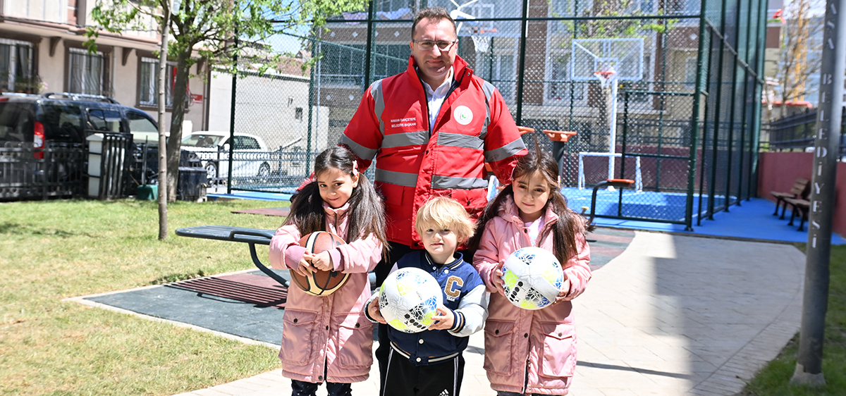 Parklar Yenileniyor, Çocukların Yüzü Gülüyor