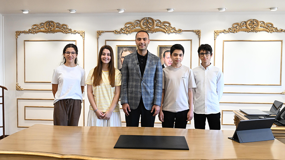 LGS Birincileri, Başkan Vekili Karadeniz’i Ziyaret Etti