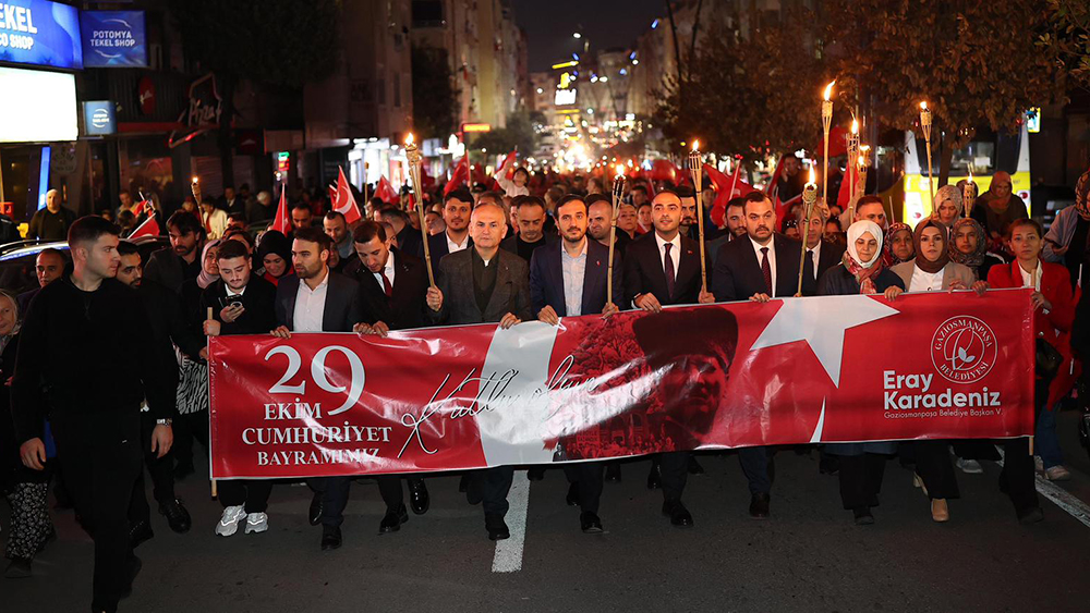 29 Ekim Coşkusu Meydanlara Taştı