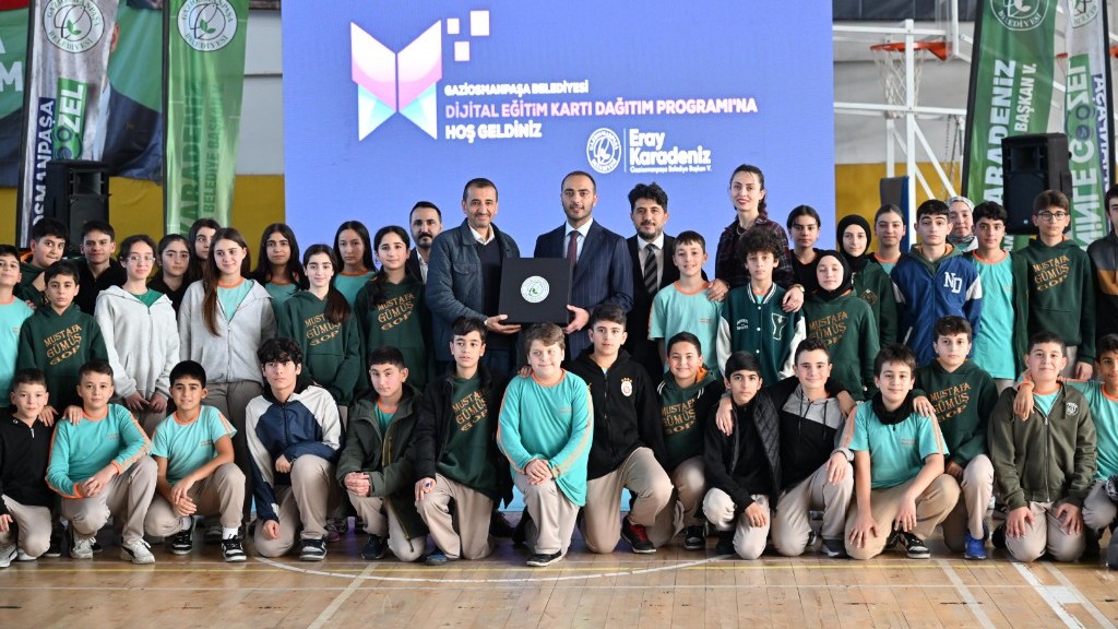 Gaziosmanpaşa Belediyesi, 4 Bin Öğrenciye Dijital Eğitim Desteği Sundu