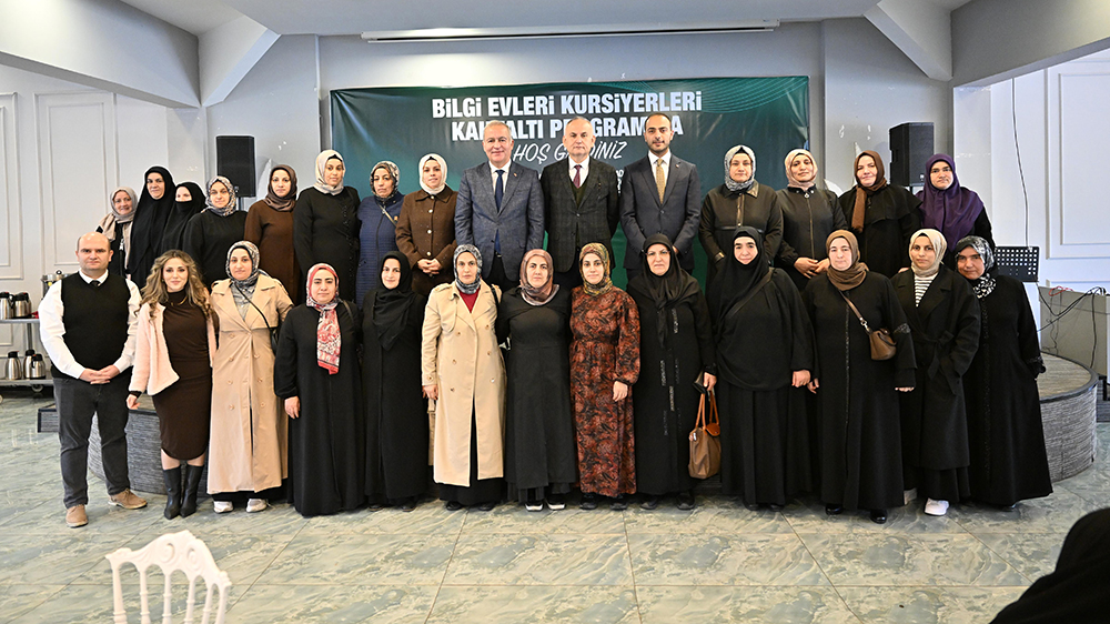 Başkan Vekili Karadeniz, Okuma-Yazma Kursiyerlerini Ağırladı