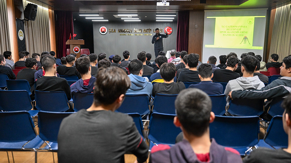 Gençlere, Spor Akademileri Yolunda Seminer Desteği