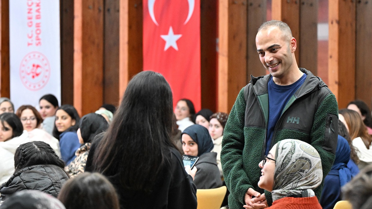 Başkan Vekili Karadeniz, “Gençlik Kampları” Programında Öğrencilerle Buluştu