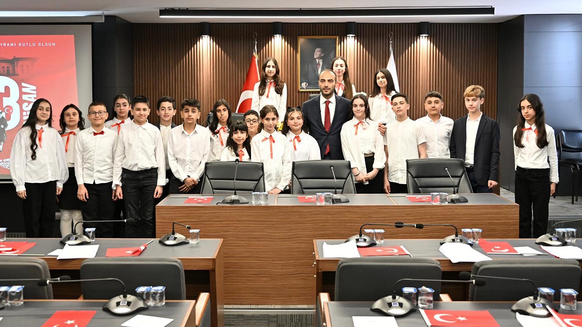 Gaziosmanpaşa’da 23 Nisan Çocuk Meclisi’nden Dünyaya Barış Mesajı