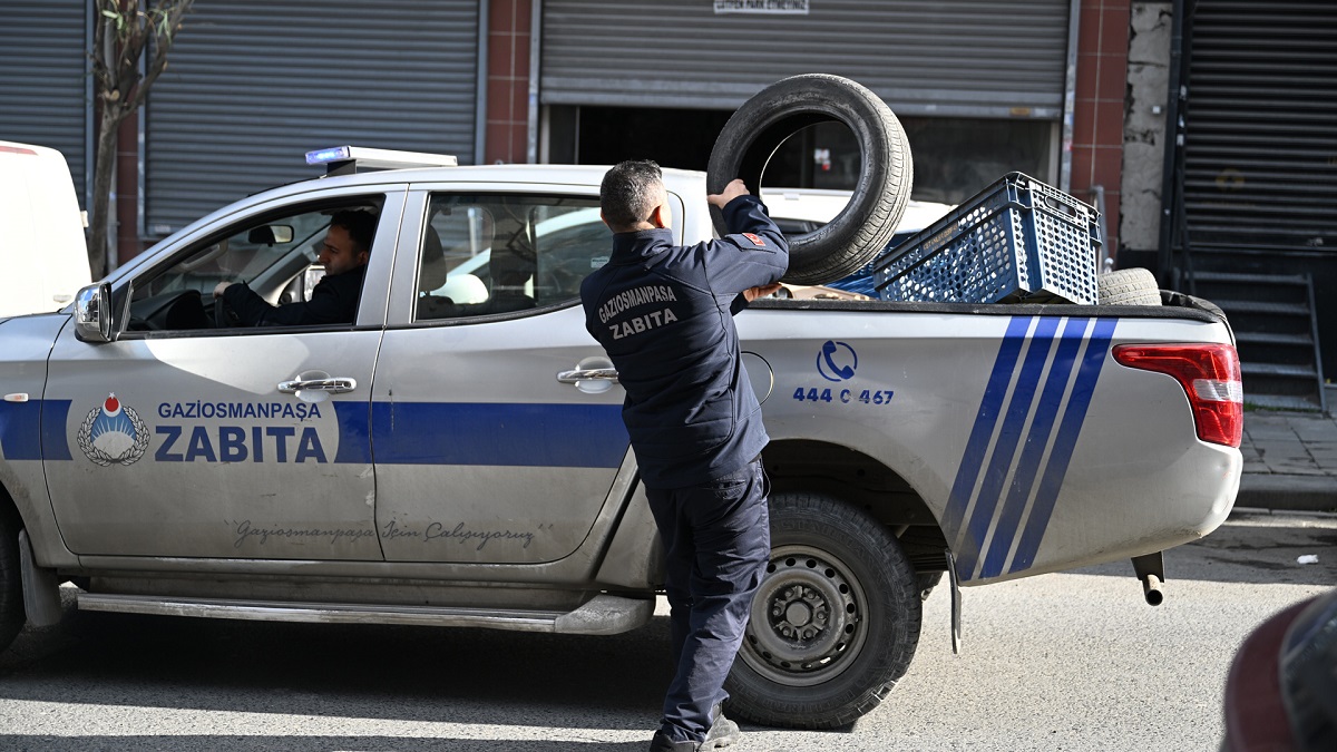 Zabıta ve Trafik Ekiplerinden Kaldırım İşgaline Ortak Denetim